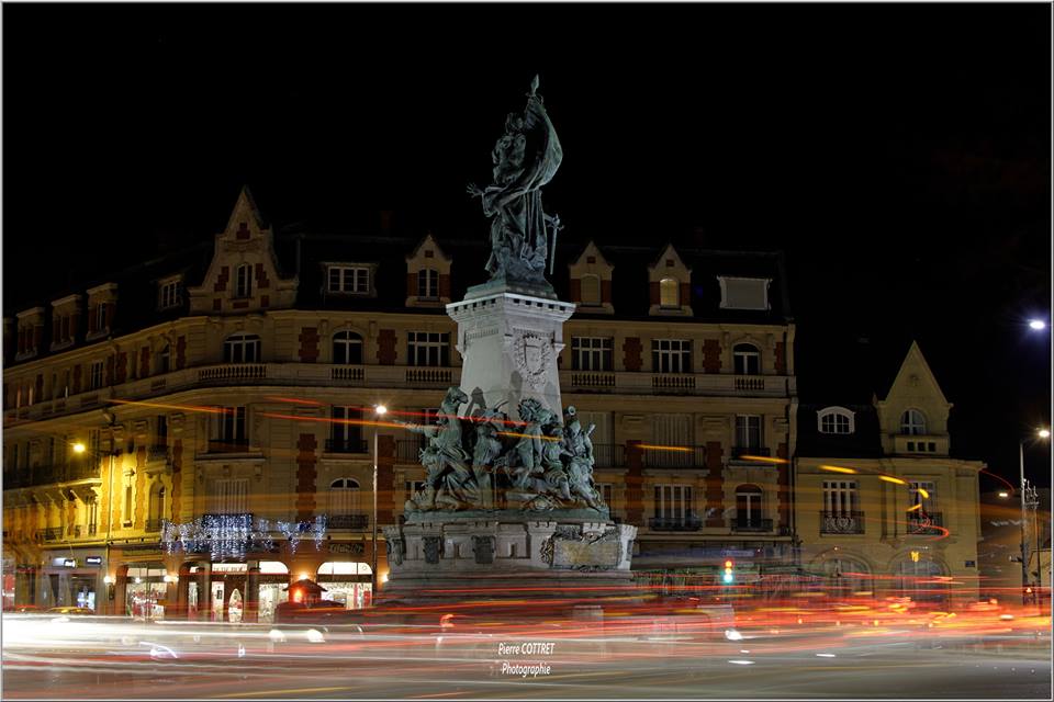 Saint-Quentin - Le monument rond point du 8 octobre